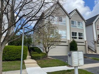621 Diamond Pointe Drive, Mundelein, IL 60060