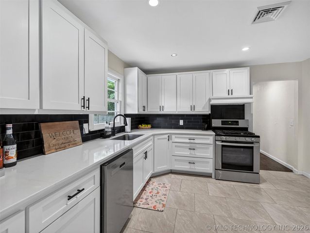 3618 Henrietta Avenue, Bartlesville, OK 74006