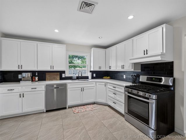 3618 Henrietta Avenue, Bartlesville, OK 74006