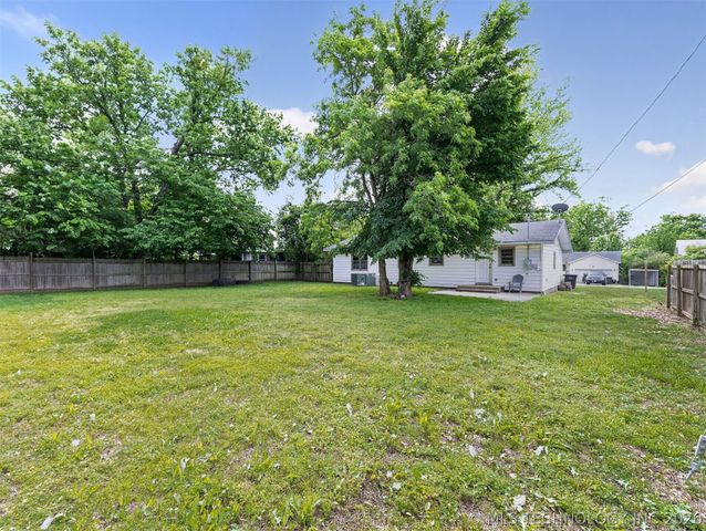 3618 Henrietta Avenue, Bartlesville, OK 74006