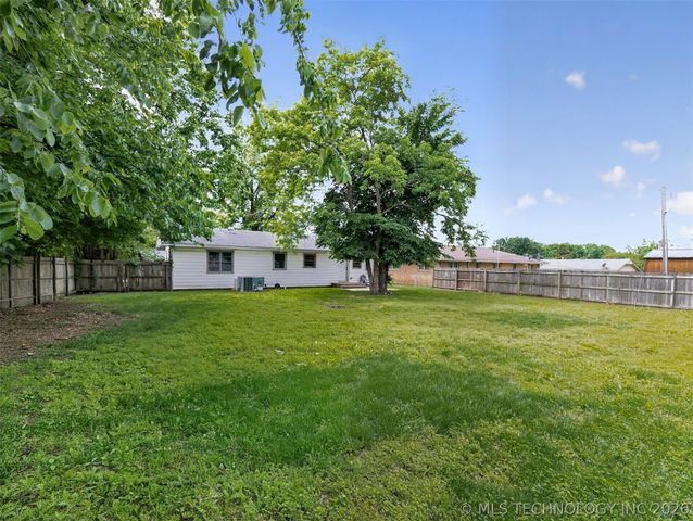 3618 Henrietta Avenue, Bartlesville, OK 74006