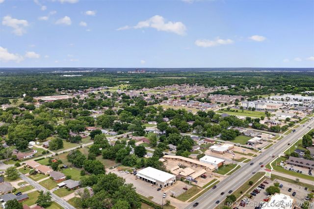 3618 Henrietta Avenue, Bartlesville, OK 74006