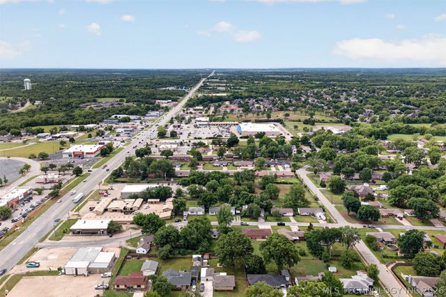 3618 Henrietta Avenue, Bartlesville, OK 74006