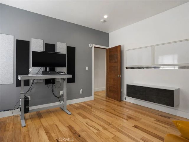 1033 N Pass Avenue, Burbank, CA 91505