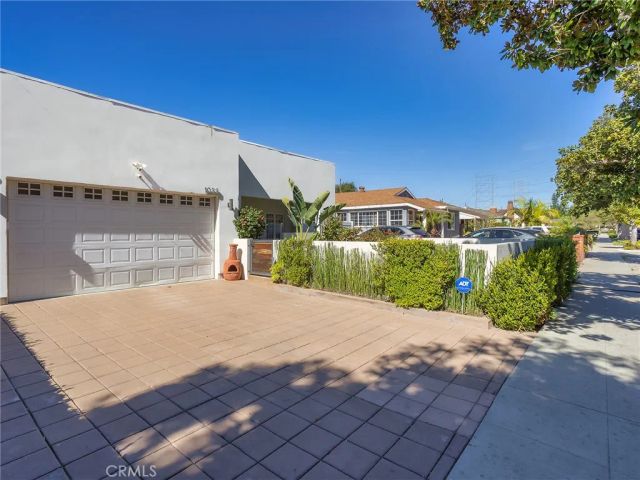 1033 N Pass Avenue, Burbank, CA 91505