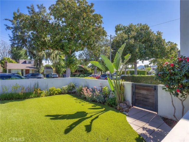 1033 N Pass Avenue, Burbank, CA 91505