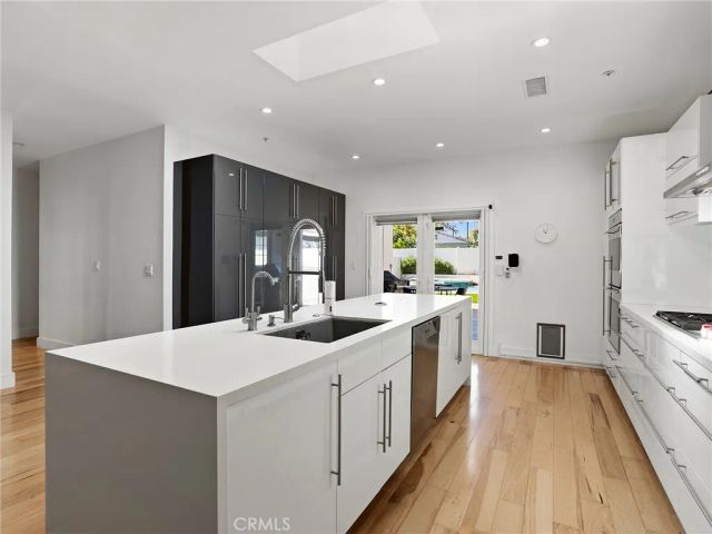 1033 N Pass Avenue, Burbank, CA 91505