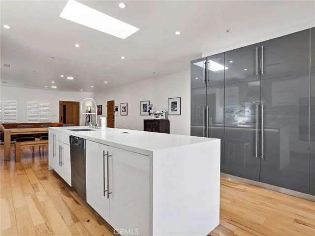 1033 N Pass Avenue, Burbank, CA 91505