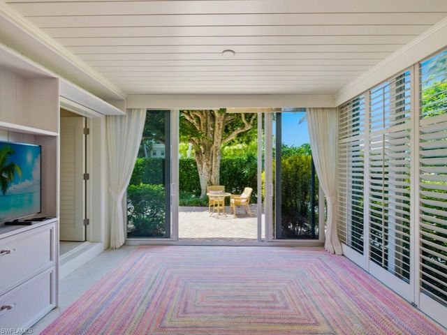 211 3rd AVE S 211, Naples, FL 34102