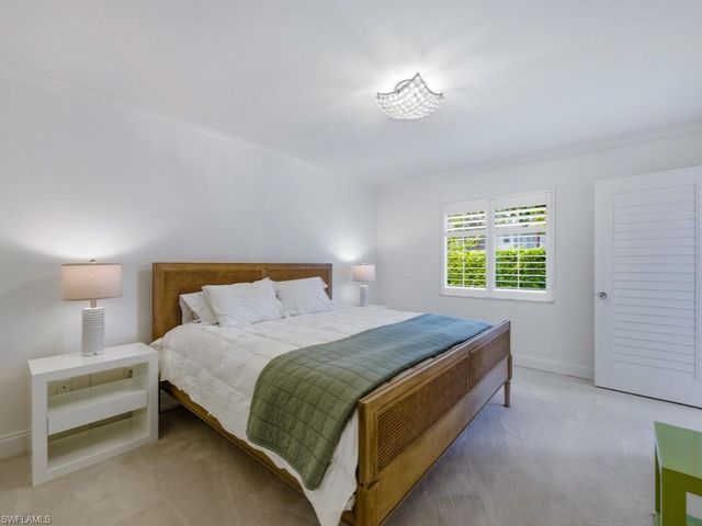 211 3rd AVE S 211, Naples, FL 34102