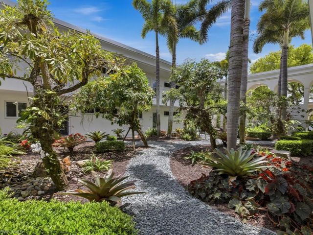 211 3rd AVE S 211, Naples, FL 34102