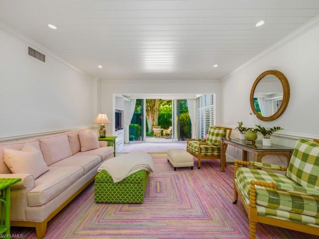 211 3rd AVE S 211, Naples, FL 34102