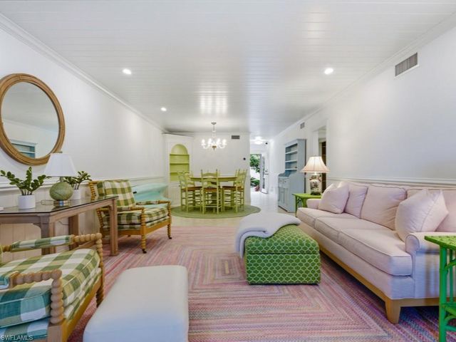 211 3rd AVE S 211, Naples, FL 34102