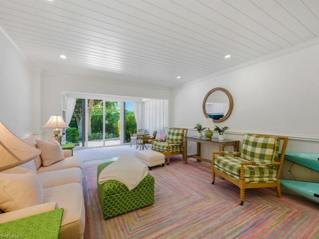 211 3rd AVE S 211, Naples, FL 34102