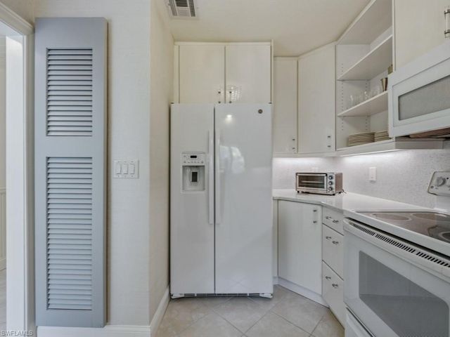 211 3rd AVE S 211, Naples, FL 34102