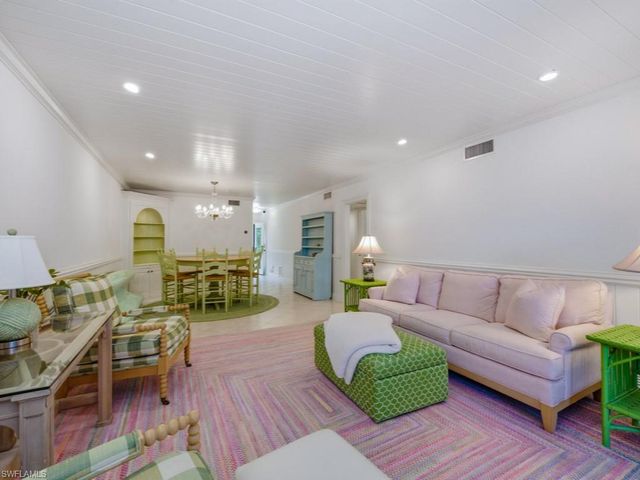 211 3rd AVE S 211, Naples, FL 34102