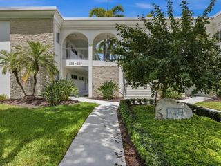 211 3rd AVE S 211, Naples, FL 34102