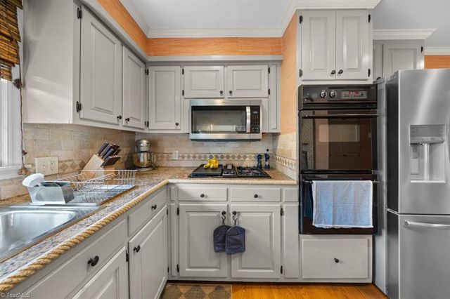 1228 Ridgecrest Avenue, Burlington, NC 27615