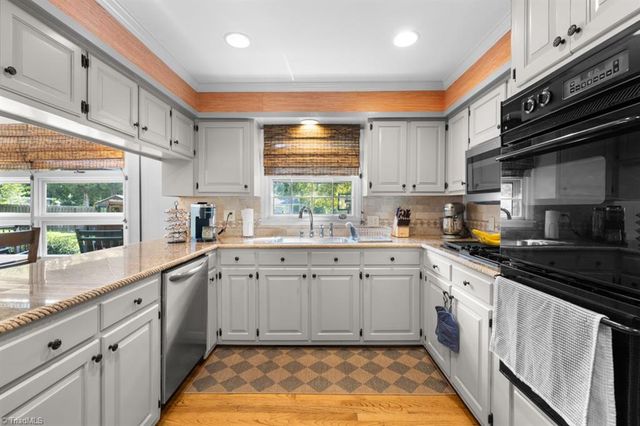1228 Ridgecrest Avenue, Burlington, NC 27615