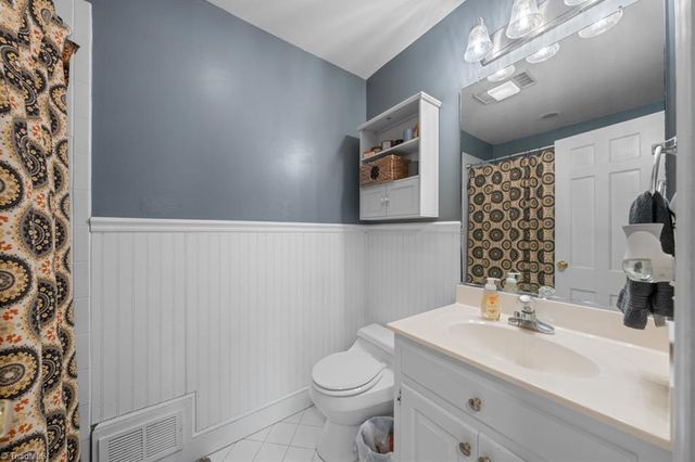 1228 Ridgecrest Avenue, Burlington, NC 27615