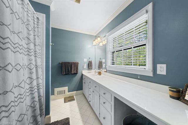1228 Ridgecrest Avenue, Burlington, NC 27615