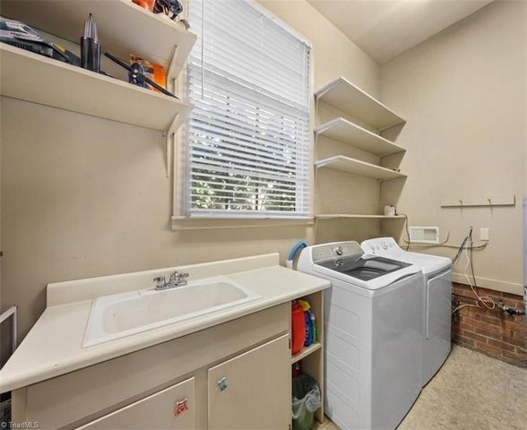 1228 Ridgecrest Avenue, Burlington, NC 27615