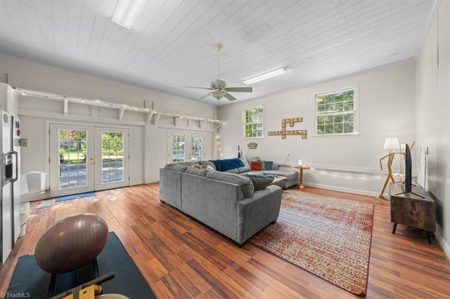 1228 Ridgecrest Avenue, Burlington, NC 27615