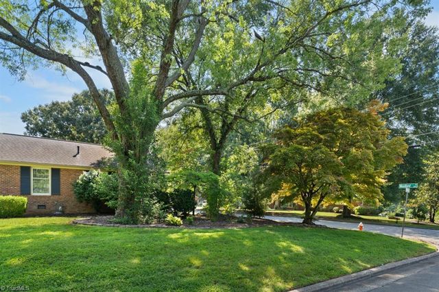 1228 Ridgecrest Avenue, Burlington, NC 27615