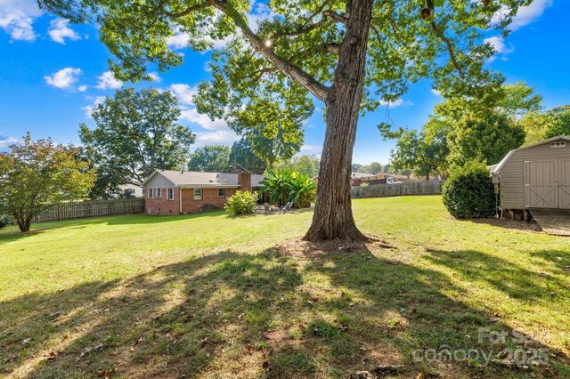 2925 Eastway Drive, Statesville, NC 28625