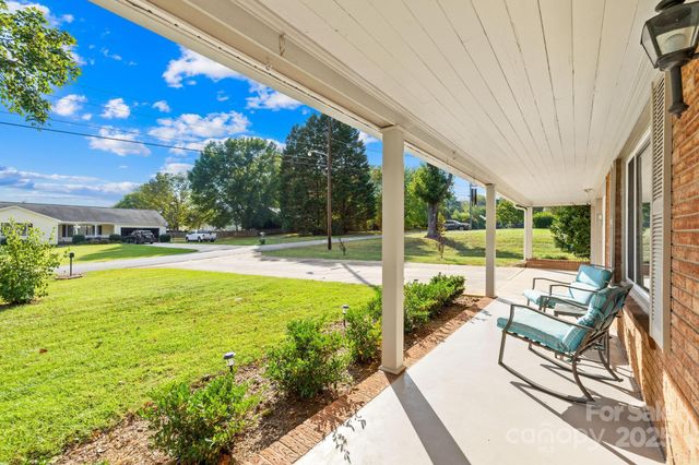 2925 Eastway Drive, Statesville, NC 28625