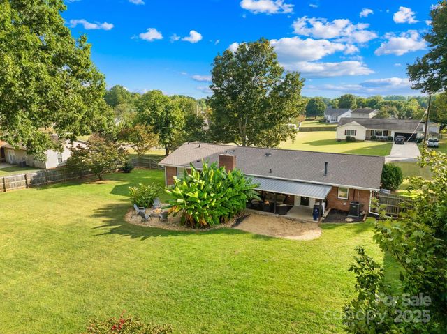 2925 Eastway Drive, Statesville, NC 28625