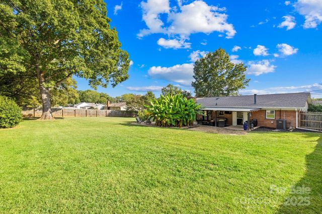 2925 Eastway Drive, Statesville, NC 28625