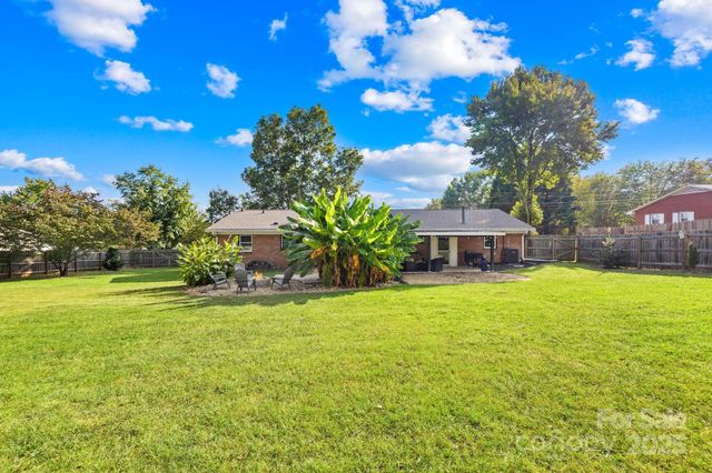2925 Eastway Drive, Statesville, NC 28625