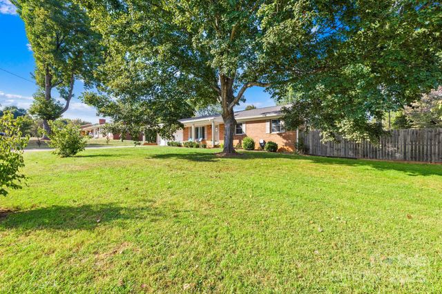 2925 Eastway Drive, Statesville, NC 28625