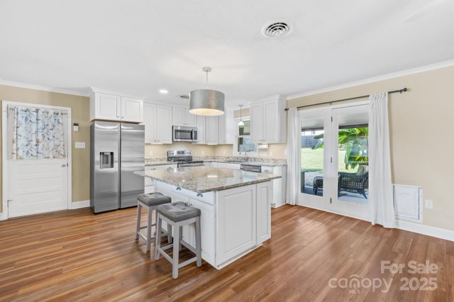 2925 Eastway Drive, Statesville, NC 28625