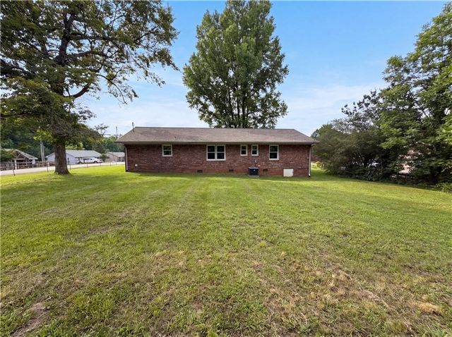 5552 Pine Street, Lula, GA 30554