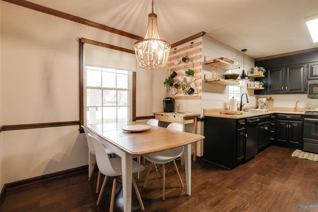 4711 Pineywood Drive SW, Decatur, AL 35603