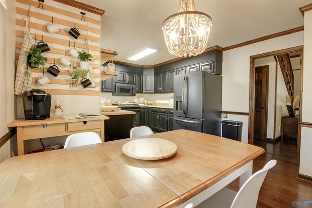 4711 Pineywood Drive SW, Decatur, AL 35603