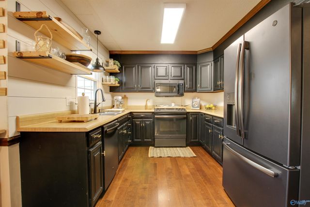 4711 Pineywood Drive SW, Decatur, AL 35603