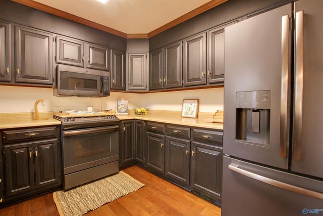 4711 Pineywood Drive SW, Decatur, AL 35603