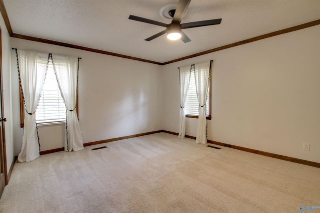 4711 Pineywood Drive SW, Decatur, AL 35603