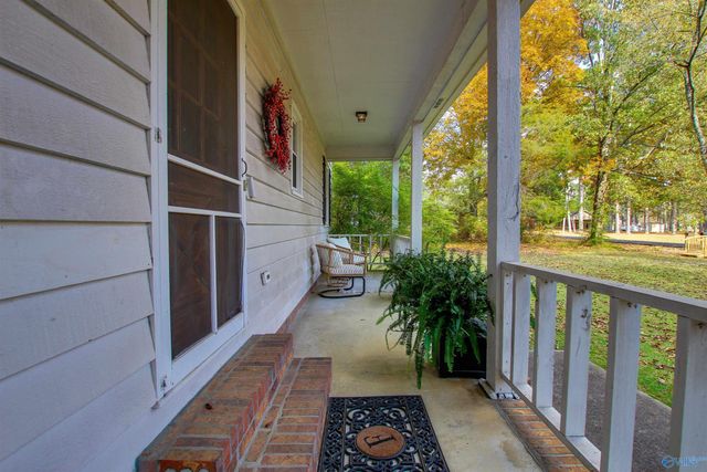 4711 Pineywood Drive SW, Decatur, AL 35603