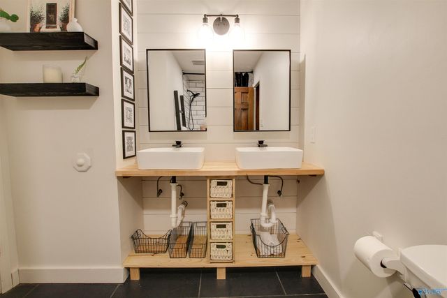 4711 Pineywood Drive SW, Decatur, AL 35603