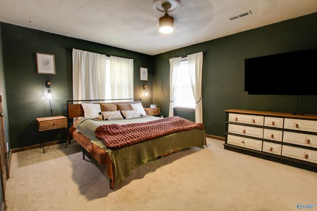 4711 Pineywood Drive SW, Decatur, AL 35603