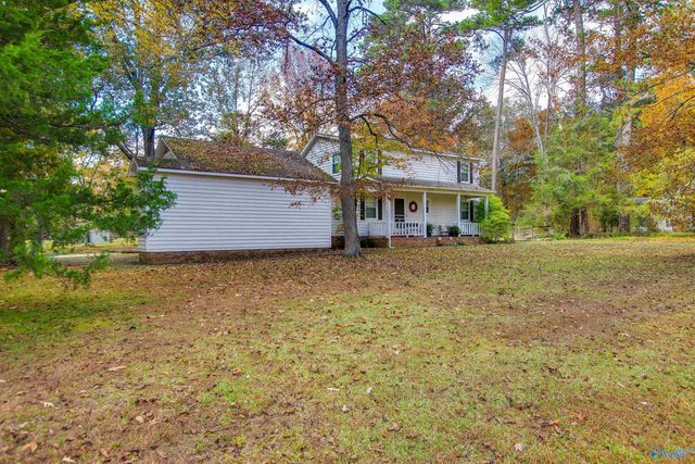 4711 Pineywood Drive SW, Decatur, AL 35603