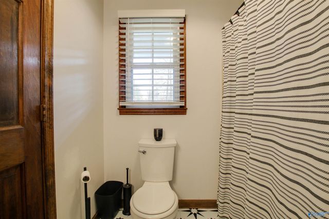 4711 Pineywood Drive SW, Decatur, AL 35603