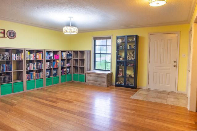 8809 Pea Ridge Circle, Little Rock, AR 72103
