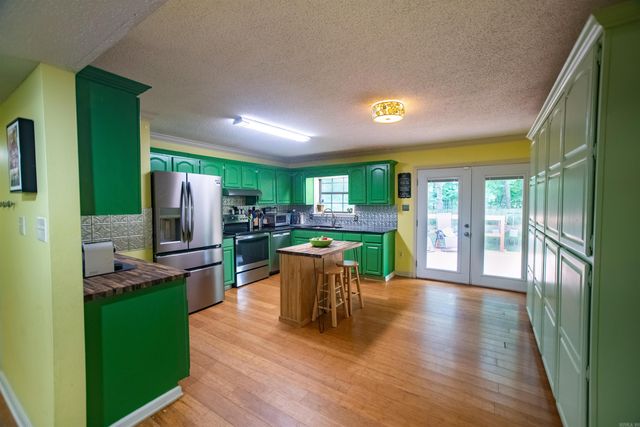 8809 Pea Ridge Circle, Little Rock, AR 72103