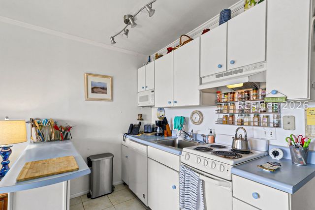 40 Folly Field Rd Apt B253, Hilton Head Island, SC 29928