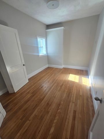 4 Gardner St 10, Boston, MA 02134